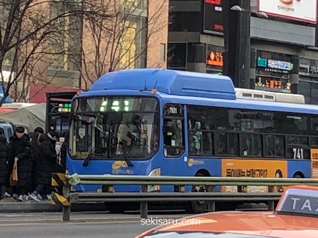 ブルーのバス
