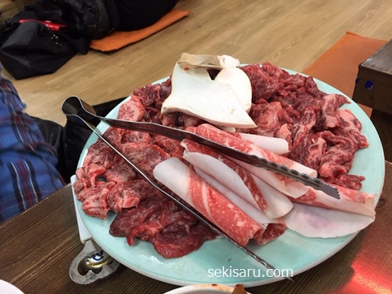 韓国の焼肉店の肉