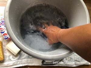 ジーンズを手洗いする