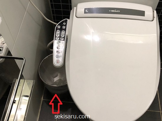 韓国のトイレ内にある容器