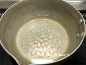 鍋の中身の粗熱を取る
